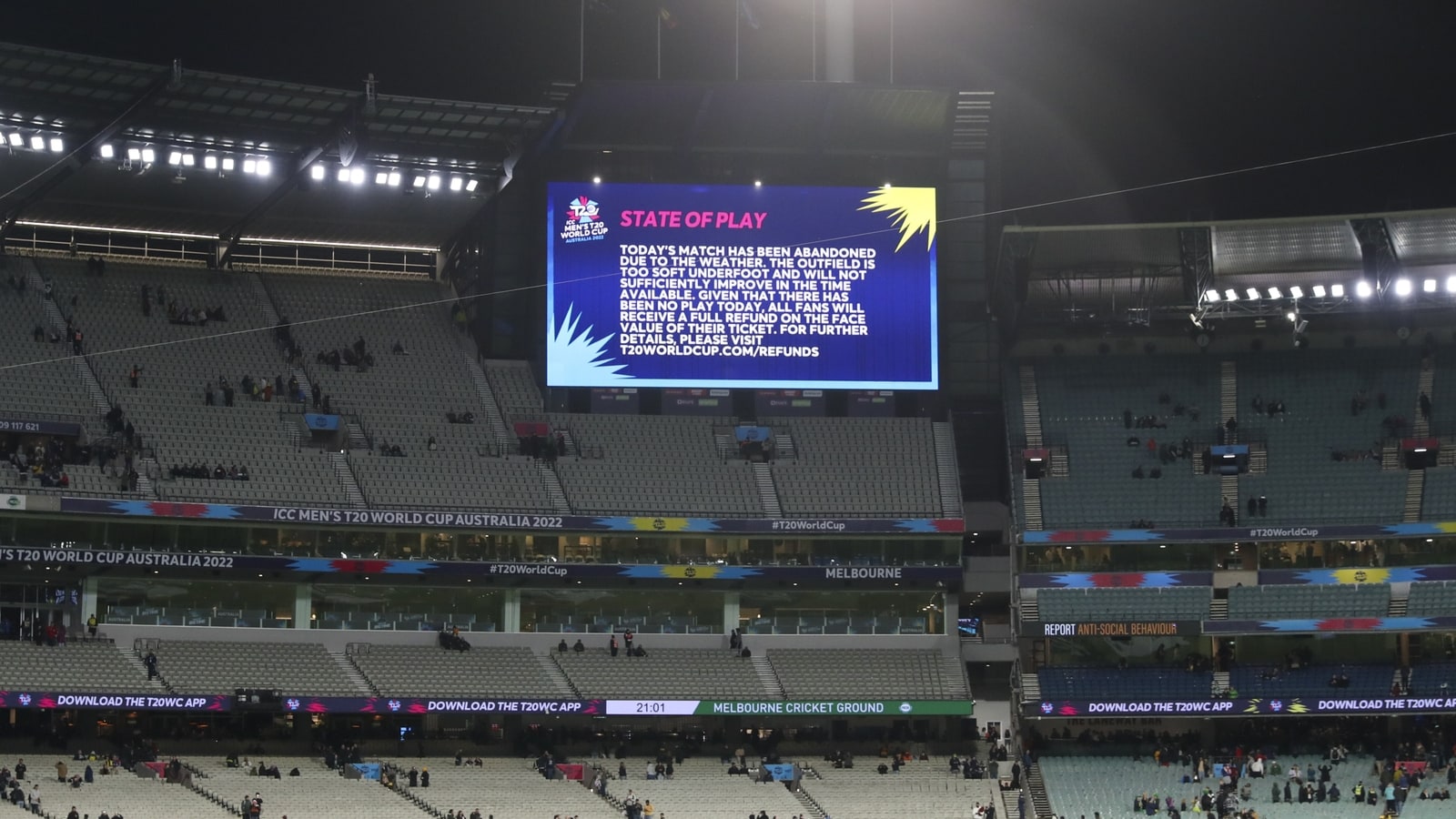 The T20 World Cup between Australia and England took place in a rainy Melbourne Cricket